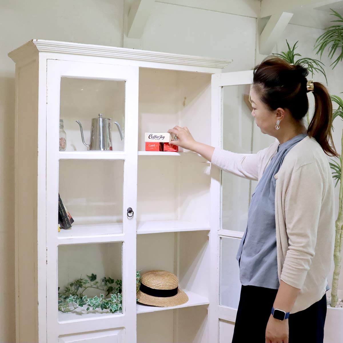 ブックシェルフ カップボード 本棚 食器棚 シャビー ホワイト 中古