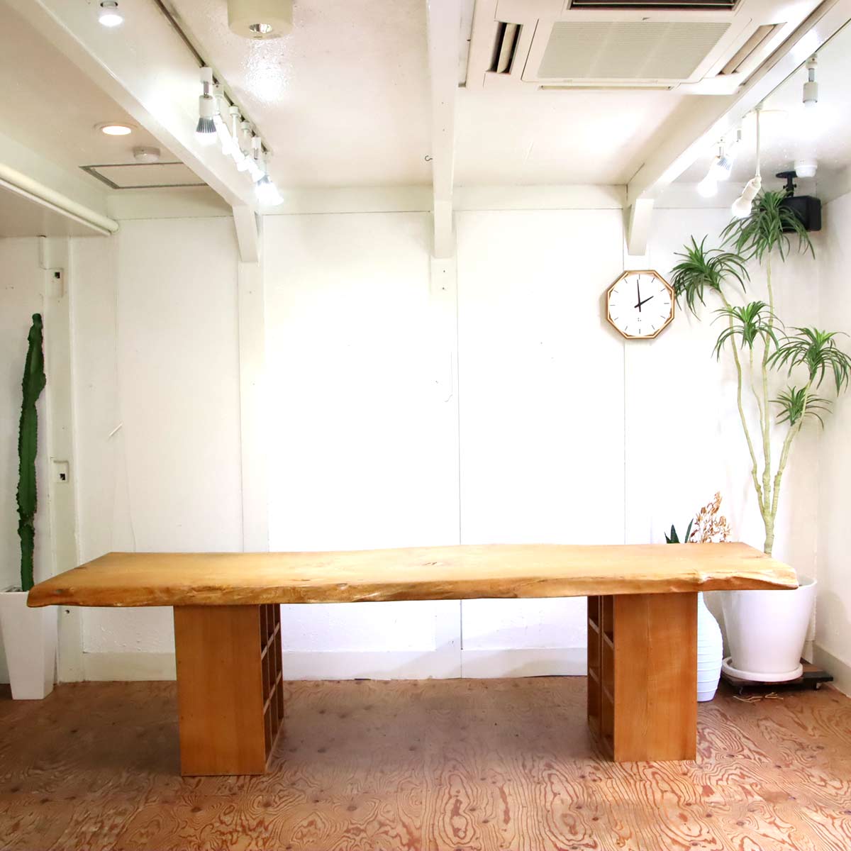 ニレ 楡 一枚板テーブル 大きなテーブル 天然木 無垢材  耳付き 幅260 中古