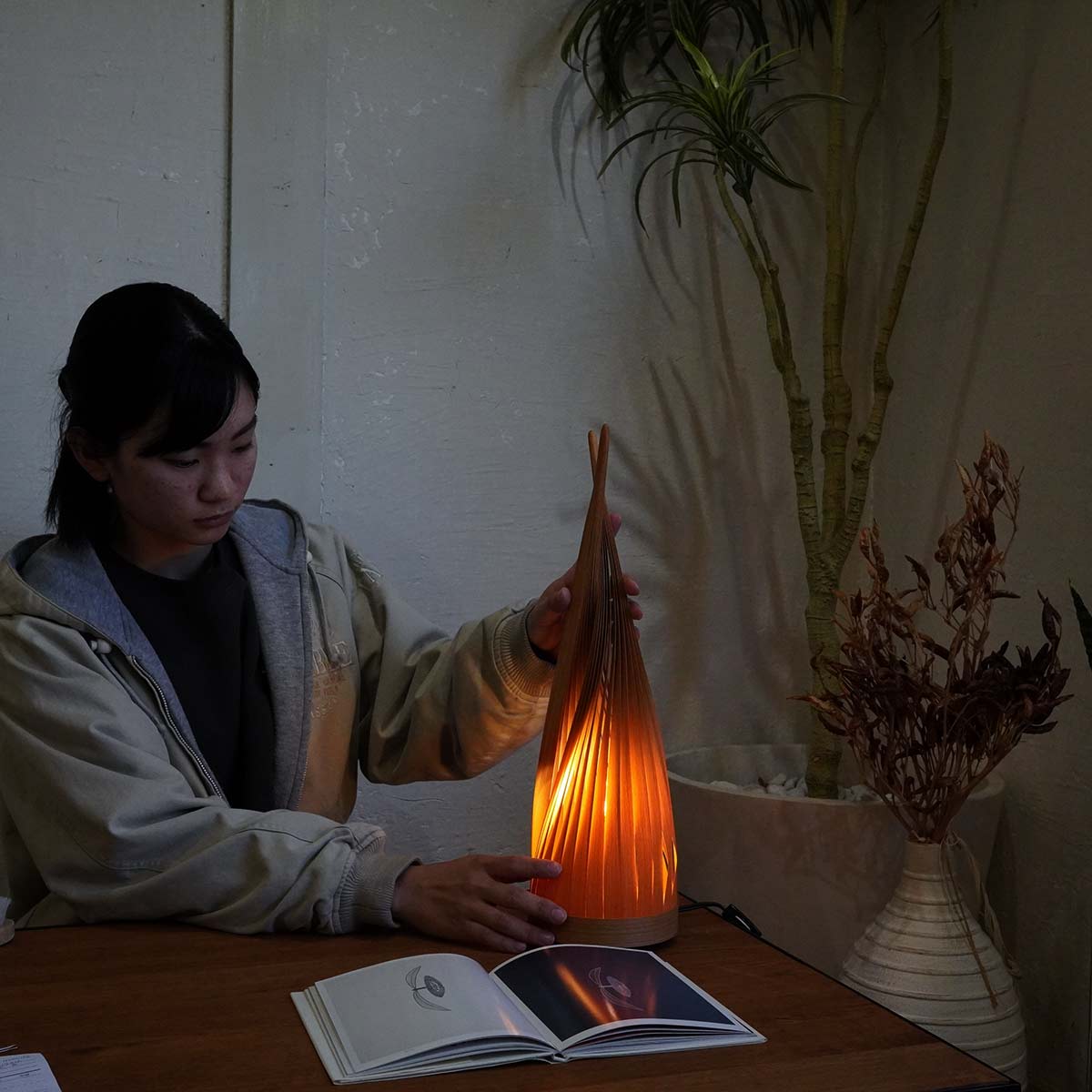 アトリエリベロ / Atelier Libero こもれび komorebi  tsi-1 テーブルランプ 間接照明 木の照明  展示品