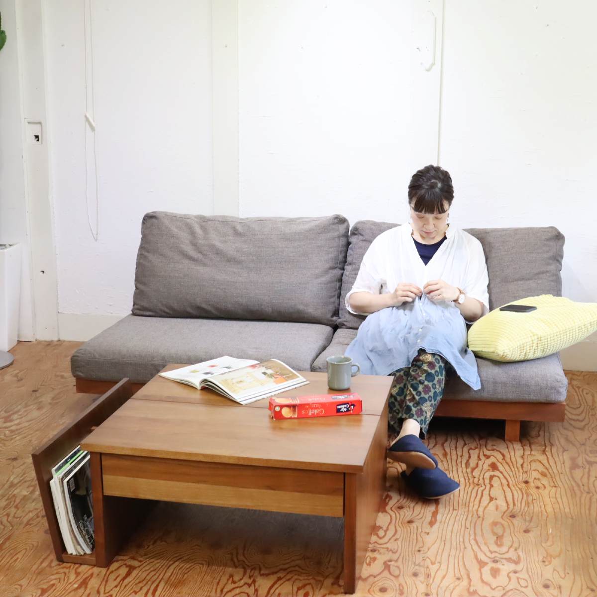 モリタインテリア トーノ / Tono リビングテーブル 多機能 収納付 マガジンラック付テーブル 中古