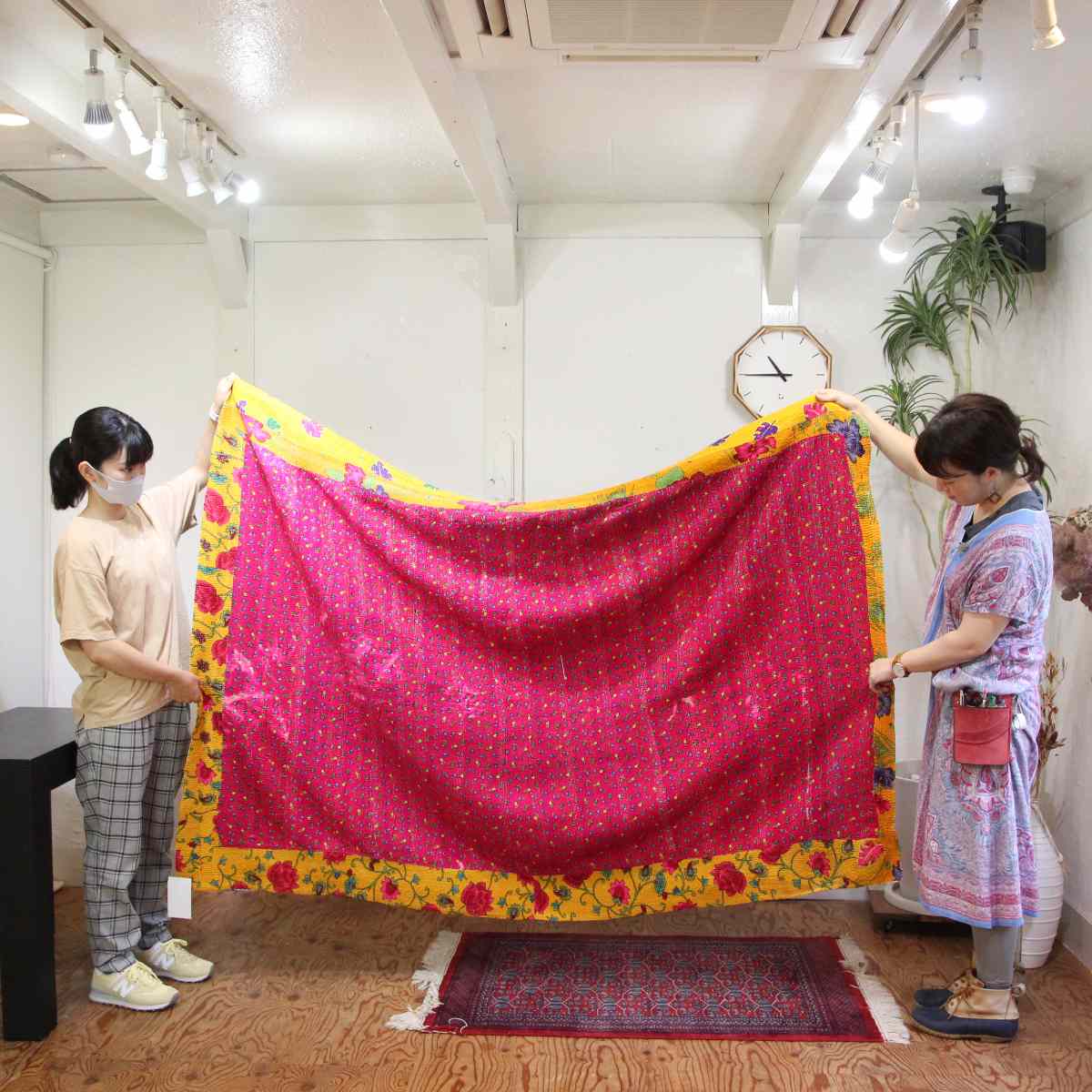 ラリーキルト 【2】 ラグ パッチワーク ステッチ ピンクイエロー中古