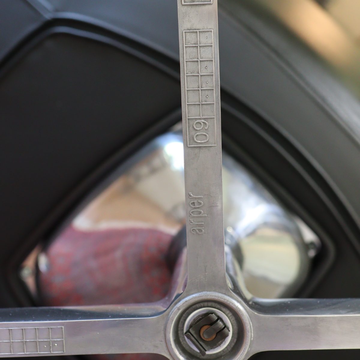 アルペール / arper カティファ80ラウンジチェア 回転ベース 本革 ブラック 4本脚 リエヴォレ・アルテール・モリーナ イタリア 中古