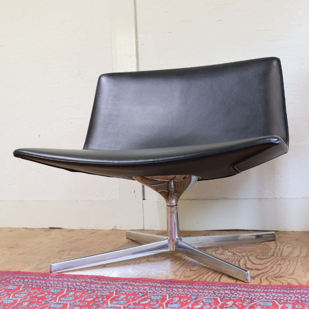 アルペール / arper カティファ80ラウンジチェア 回転ベース 本革 ブラック 4本脚 リエヴォレ・アルテール・モリーナ イタリア 中古