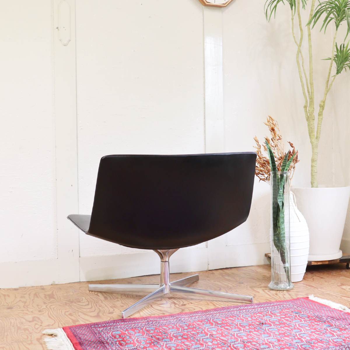 アルペール / arper カティファ80ラウンジチェア 回転ベース 本革 ブラック 4本脚 リエヴォレ・アルテール・モリーナ イタリア 中古