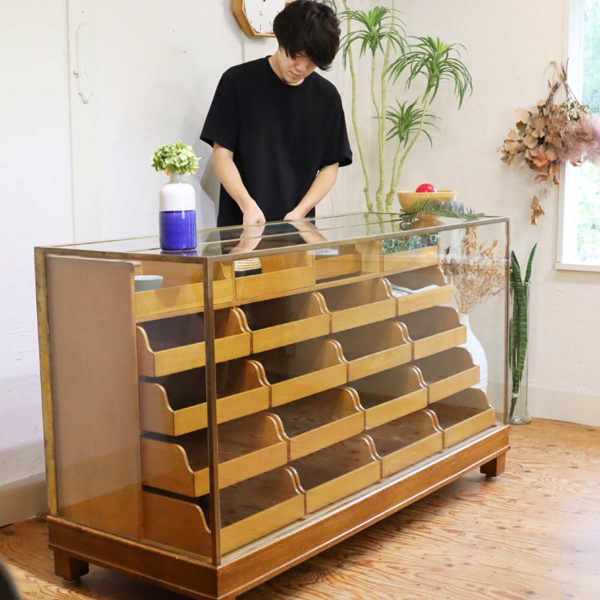 <i>動画</i>英国アンティーク シャツケース ショーケース 店舗什器 中古