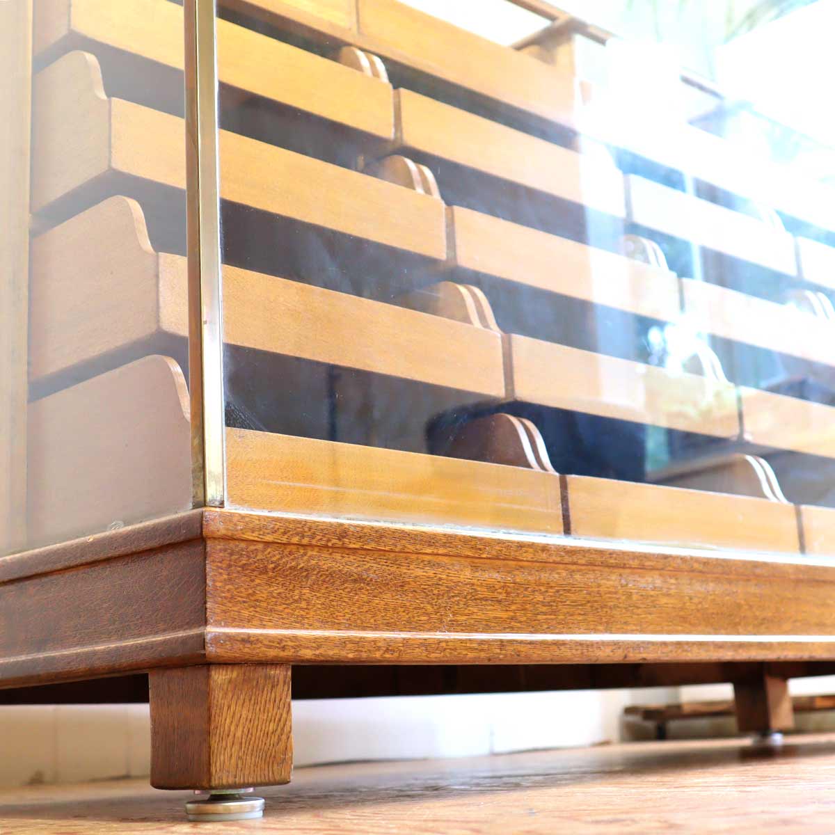 <i>動画</i>英国アンティーク シャツケース ショーケース 店舗什器 中古