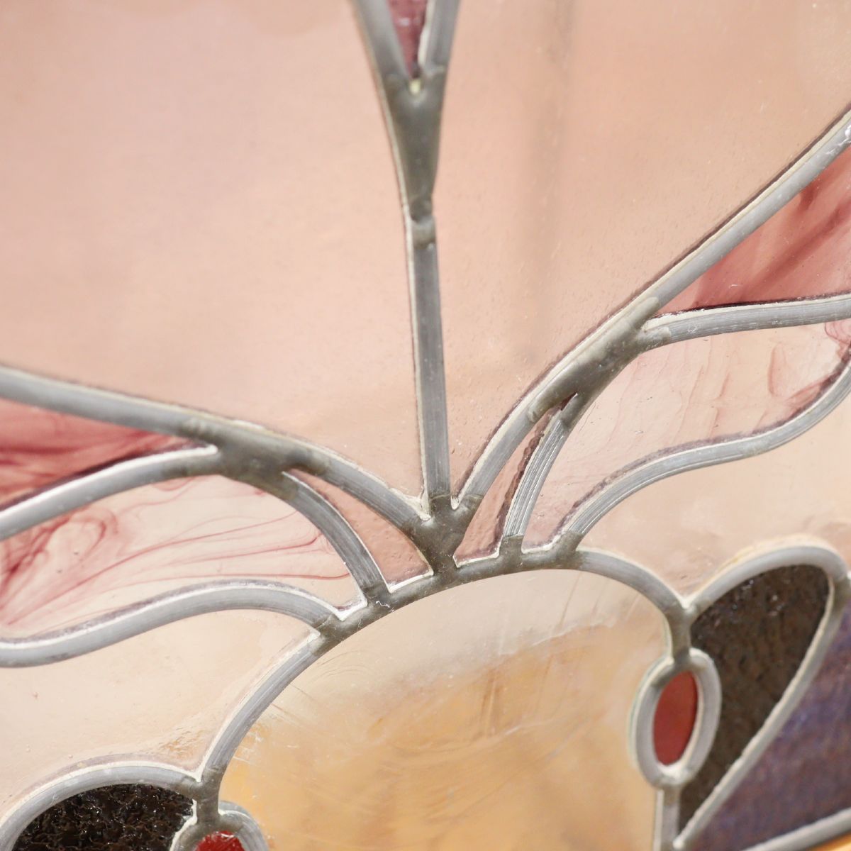 ステンドグラス 木枠 パープル系 ディスプレイ 壁掛け 中古