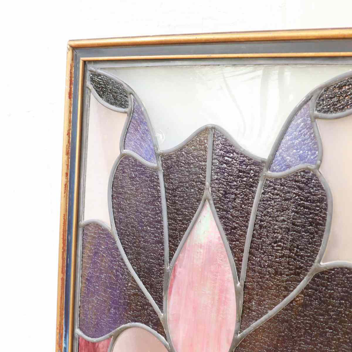 ステンドグラス 木枠 パープル系 ディスプレイ 壁掛け 中古