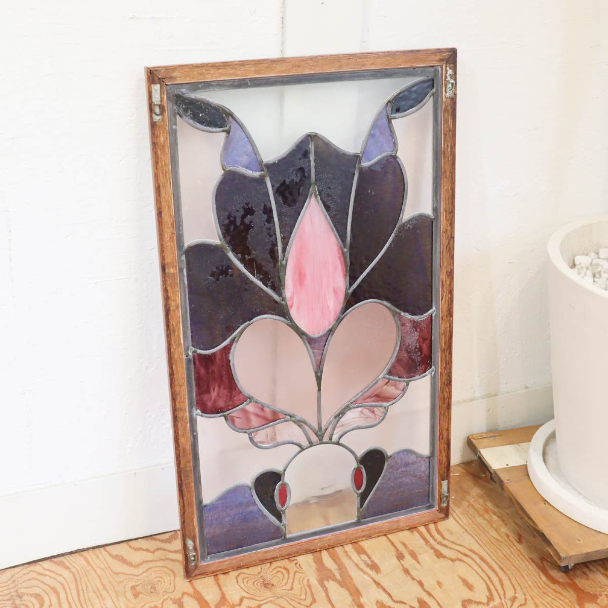 ステンドグラス 木枠 パープル系 ディスプレイ 壁掛け 中古