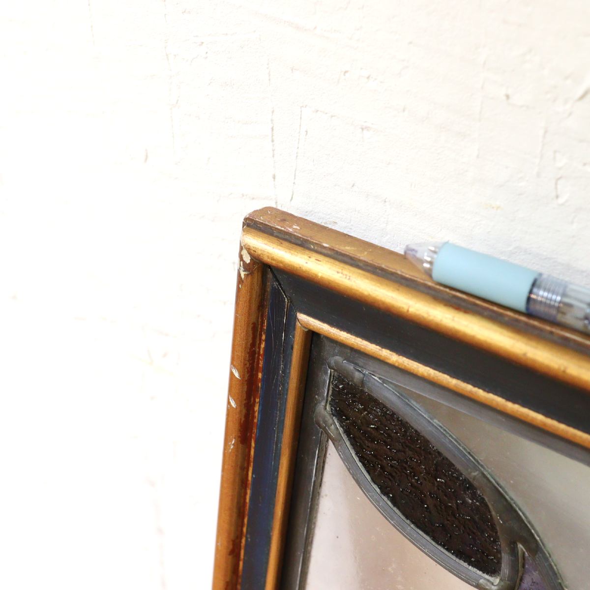 ステンドグラス 木枠 パープル系 ディスプレイ 壁掛け 中古