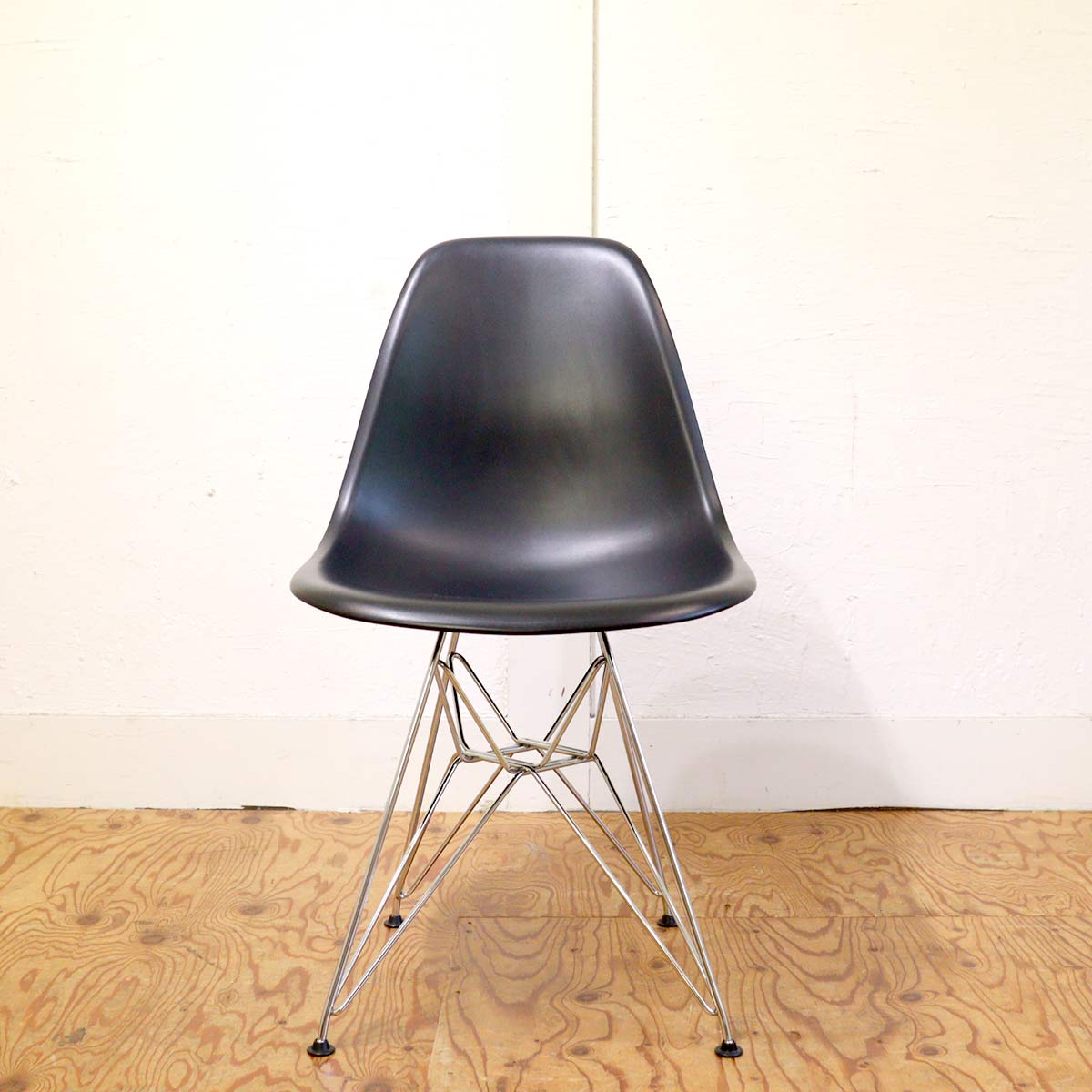 ハーマンミラー / Herman Miller ヴィトラ / Vitra サイドシェルチェア ブラック チャールズ&レイ・イームズ エッフェルベース 中古