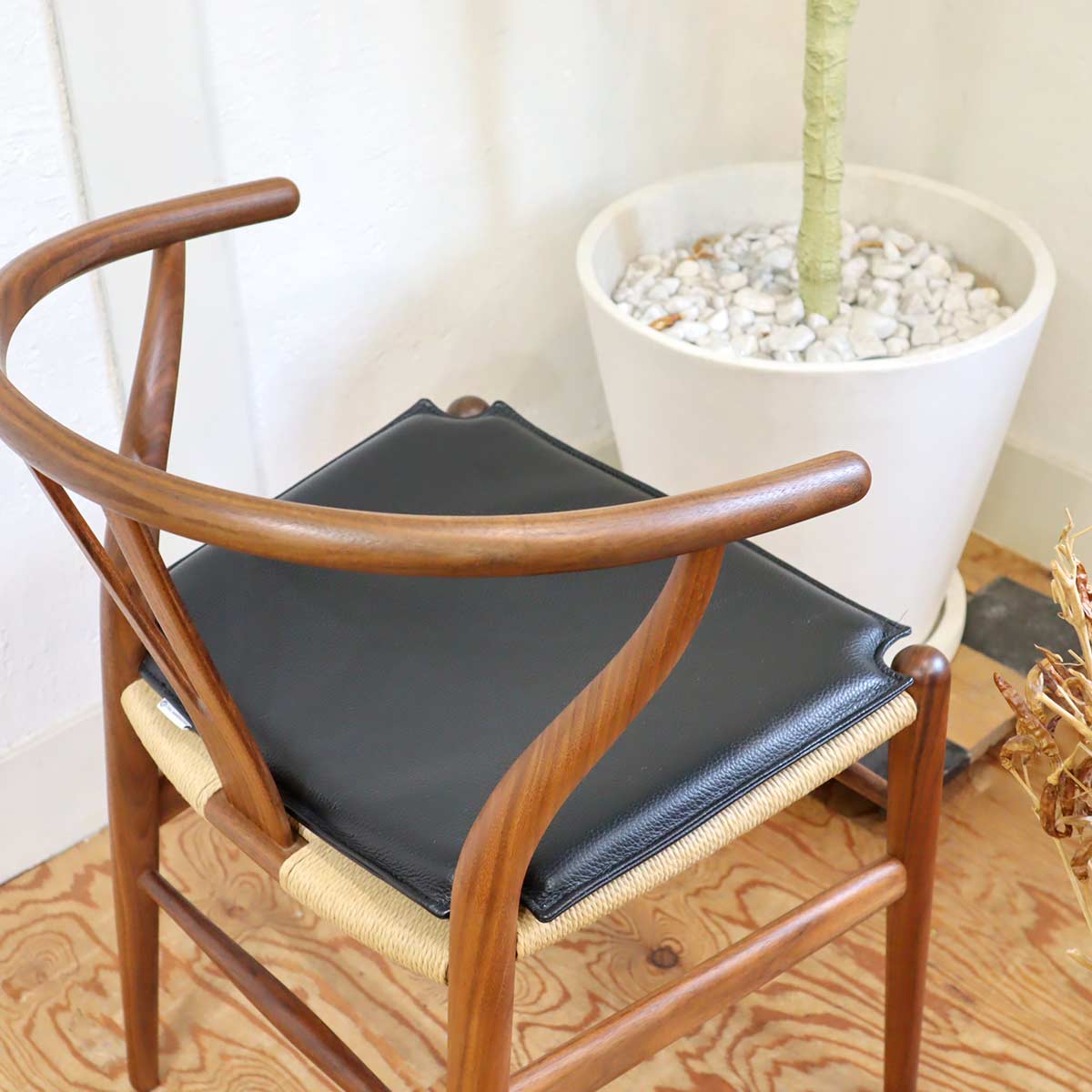 カールハンセン&サン / Carl Hansen & Søn Yチェア CH24 【1】ハンスJ.ウェグナー ウォールナット ナチュラルペーパーコード クッション付き 中古