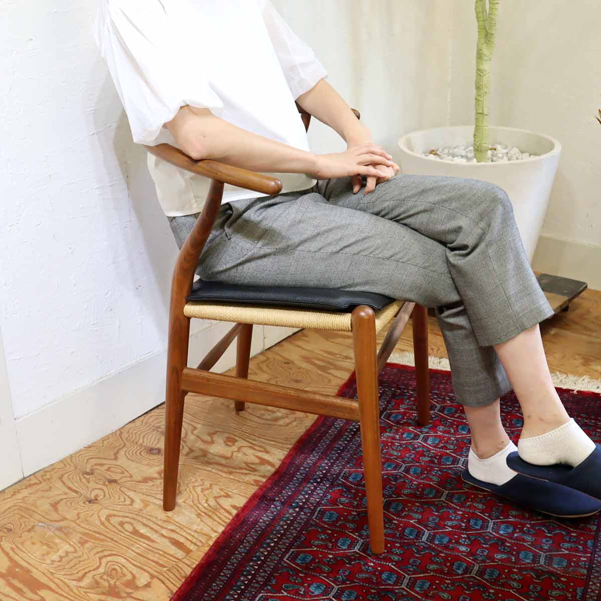 カールハンセン&サン / Carl Hansen & Søn Yチェア CH24 【1】ハンスJ.ウェグナー ウォールナット ナチュラルペーパーコード クッション付き 中古