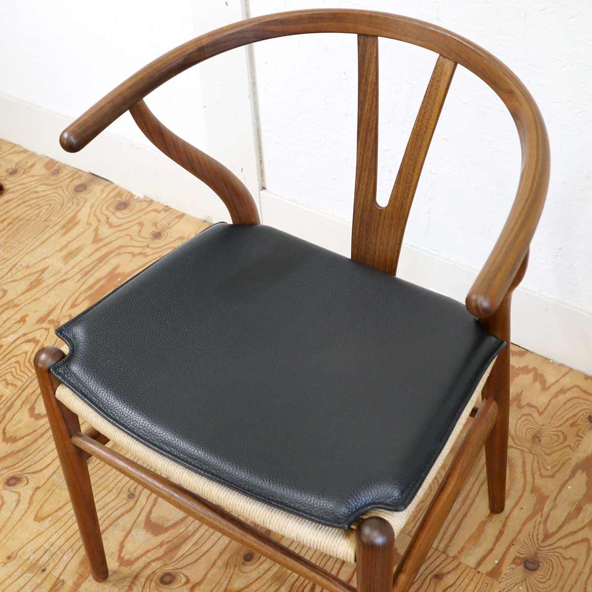 カールハンセン&サン / Carl Hansen & Søn Yチェア CH24 【1】ハンスJ.ウェグナー ウォールナット ナチュラルペーパーコード クッション付き 中古