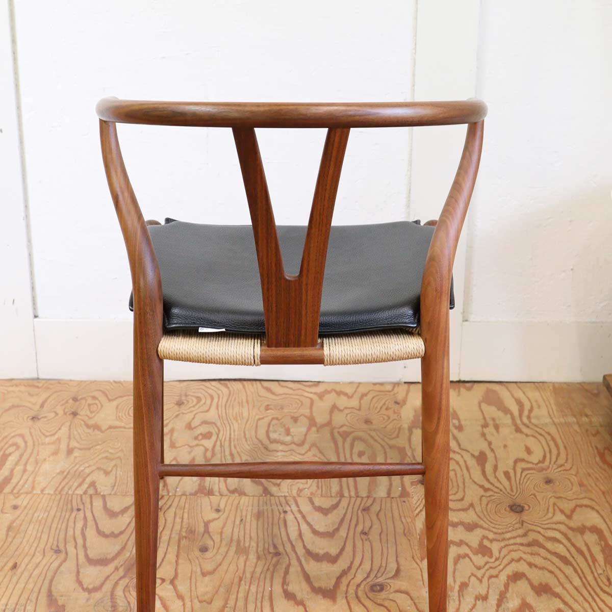 カールハンセン&サン / Carl Hansen & Søn Yチェア CH24 【1】ハンスJ.ウェグナー ウォールナット ナチュラルペーパーコード クッション付き 中古