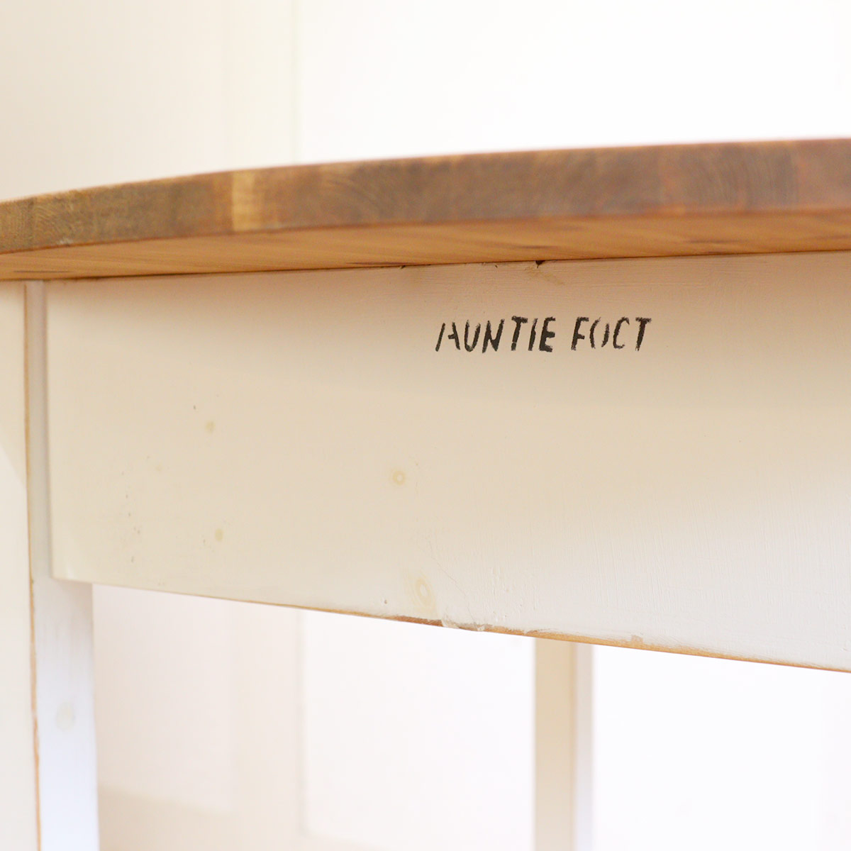 アンティフォクト / AuntieFoct ハイテーブル ラウンドテーブル カントリー 中古