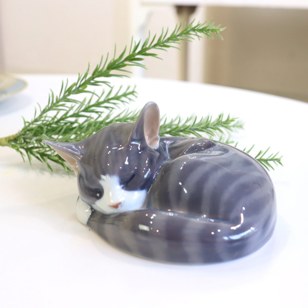 ロイヤルコペンハーゲン / ROYAL COPENHAGEN 眠り猫 フィギュリン 陶器 置物 中古