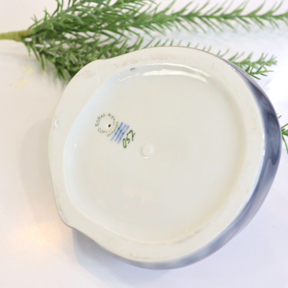 ロイヤルコペンハーゲン / ROYAL COPENHAGEN 眠り猫 フィギュリン 陶器 置物 中古