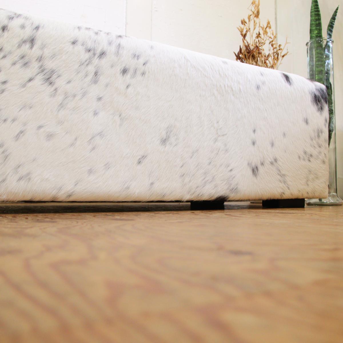 ハラコ張りベンチシート スツール 大きめオットマン 牛柄 まだら模様 展示品