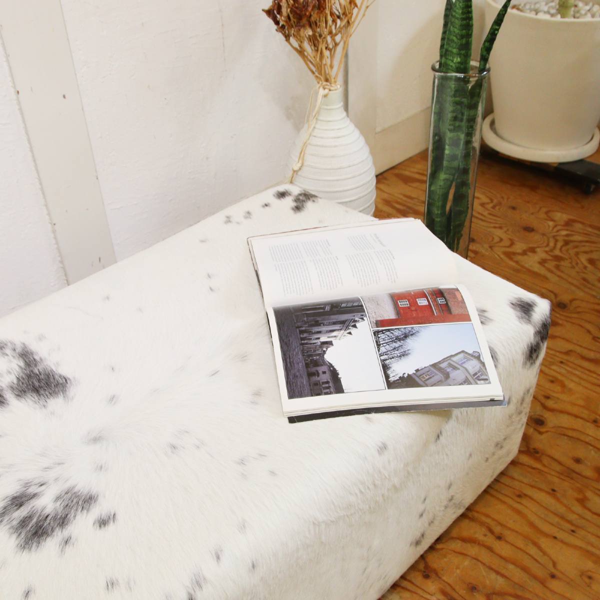 ハラコ張りベンチシート スツール 大きめオットマン 牛柄 まだら模様 展示品