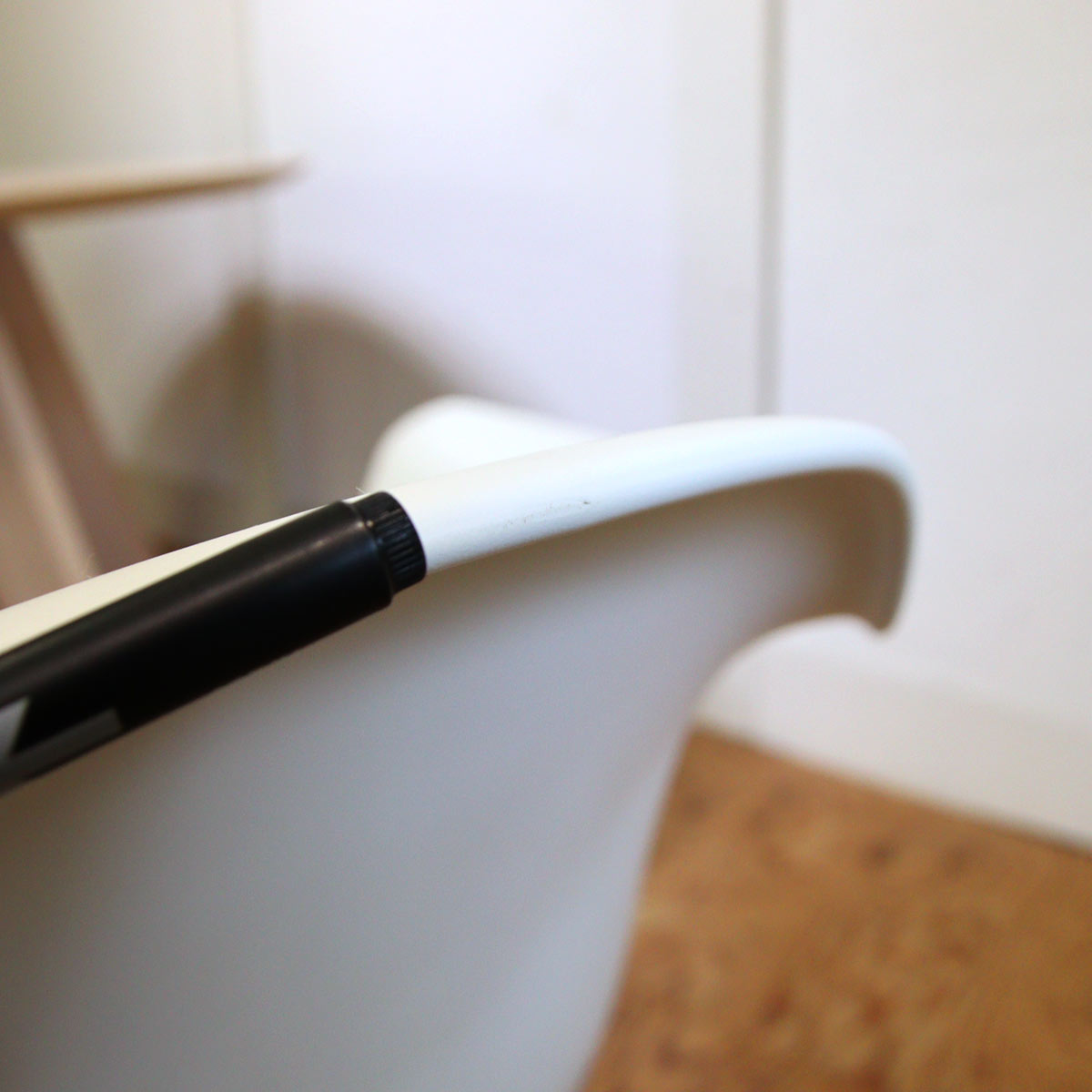 ハーマンミラー / Herman Miller イームズ プラスチックシェル アームシェル ロッカーベース 中古