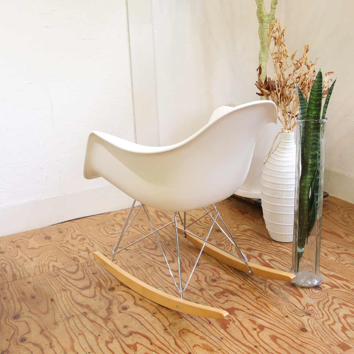 ハーマンミラー / Herman Miller イームズ プラスチックシェル アームシェル ロッカーベース 中古