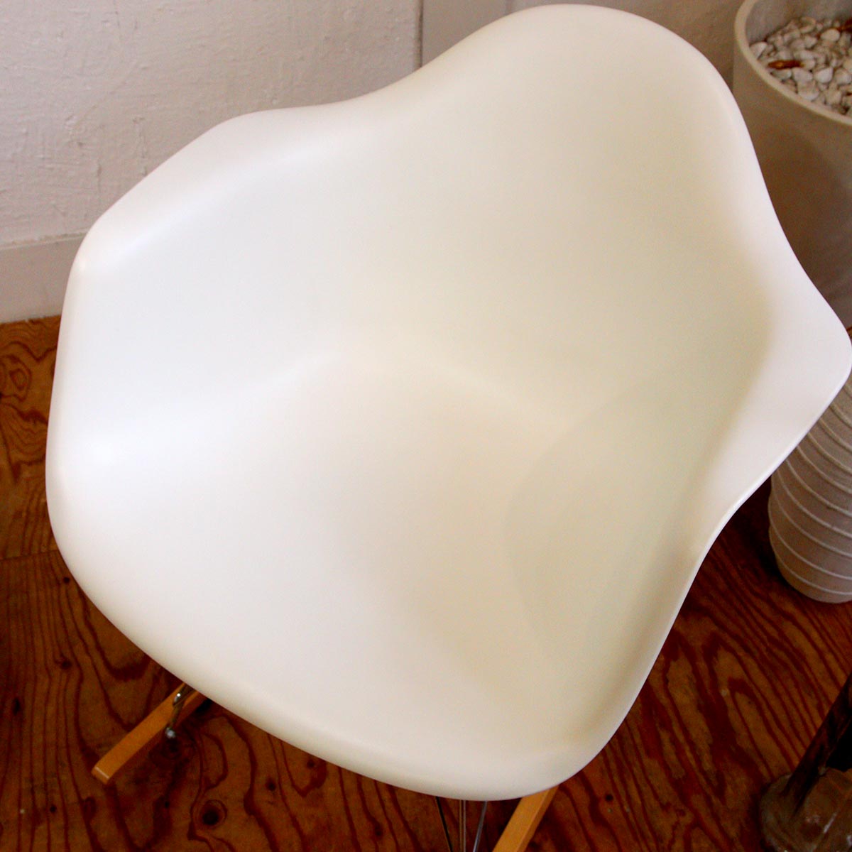 ハーマンミラー / Herman Miller イームズ プラスチックシェル アームシェル ロッカーベース 中古