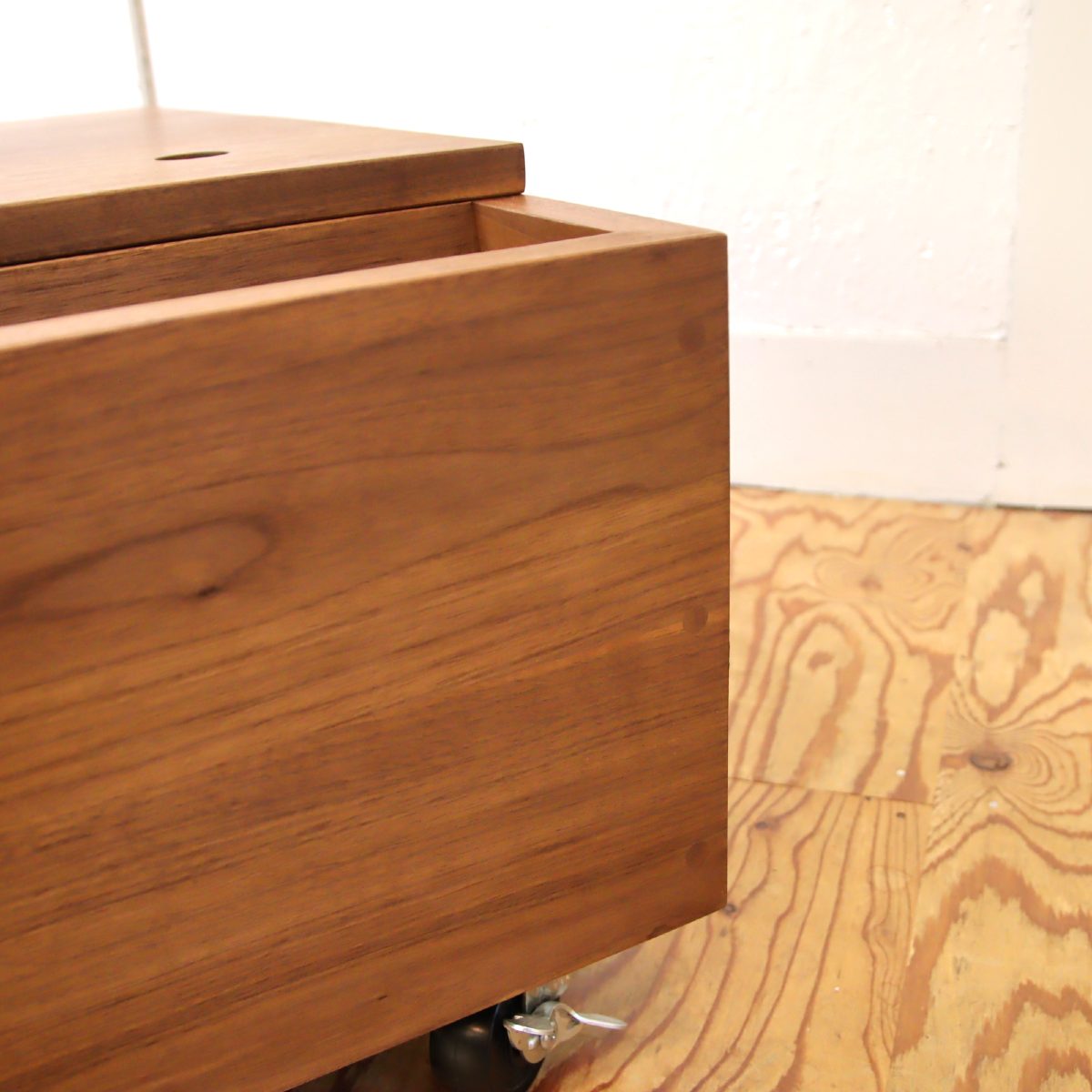 マスターウォール センターテーブル ウォールナット材 ディスプレイ 収納付き  中古