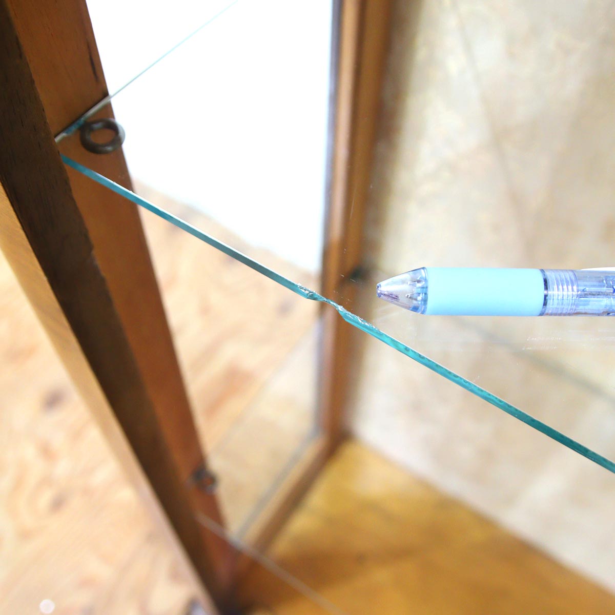 英国アンティーク飾り棚 ディスプレイキャビネット コレクションボード