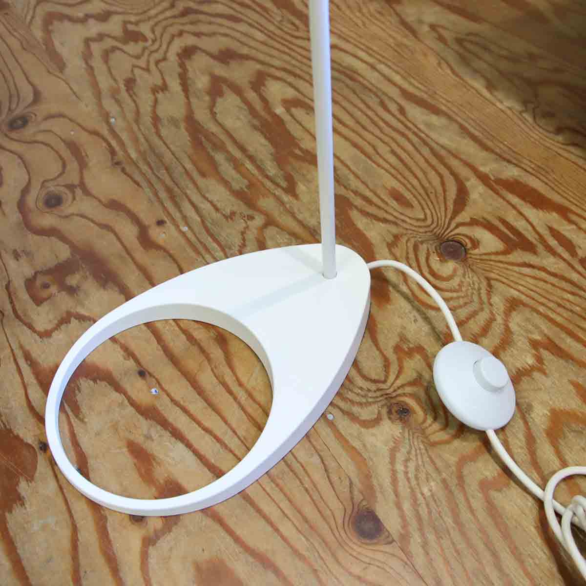 ルイスポールセン / Louis Poulsen AJフロア フロアランプ ホワイト アルネ・ヤコブセン 中古