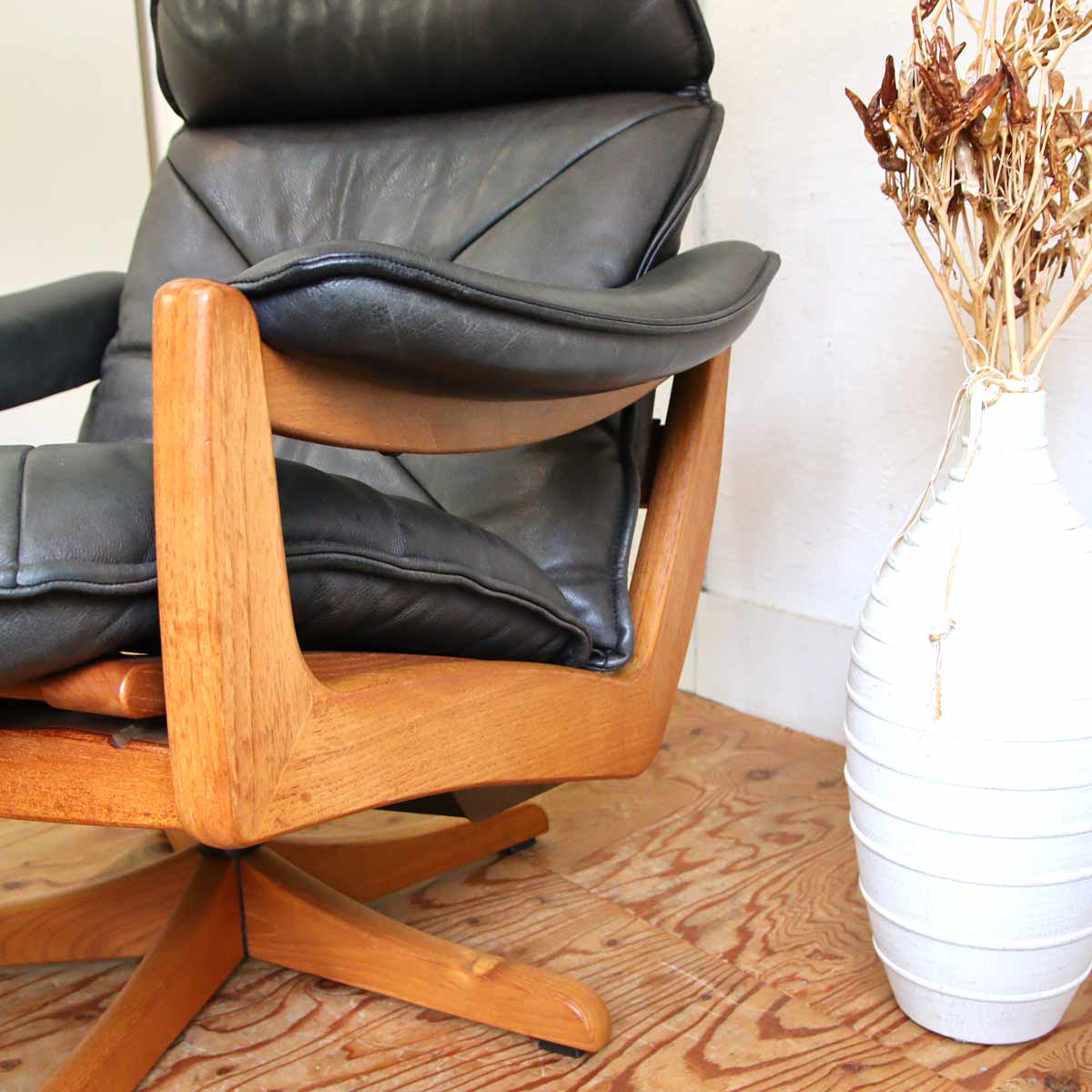 リードモブラー / LIED MOBLER リクライニングチェア &オットマン 本革張り 北欧 中古