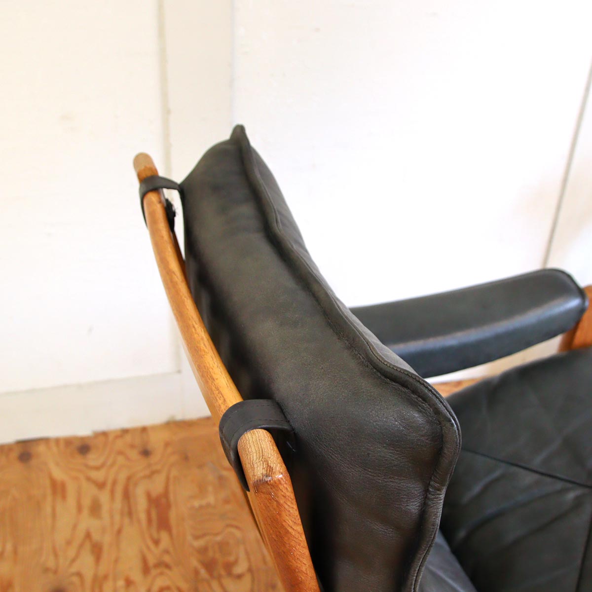 リードモブラー / LIED MOBLER リクライニングチェア &オットマン 本革張り 北欧 中古