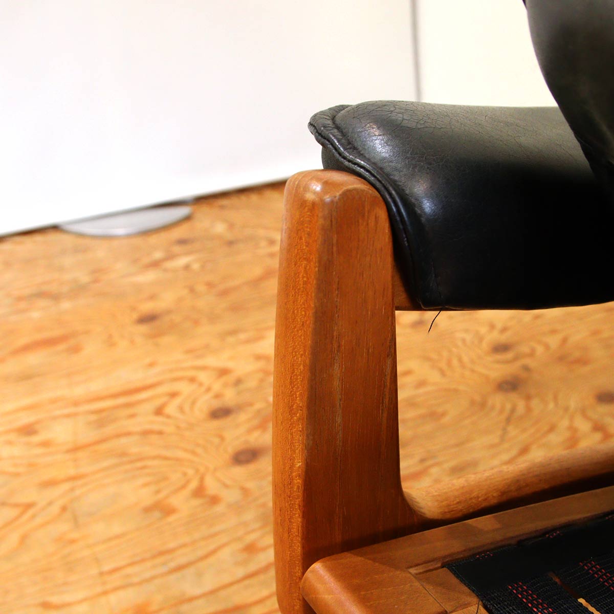 リードモブラー / LIED MOBLER リクライニングチェア &オットマン 本革張り 北欧 中古