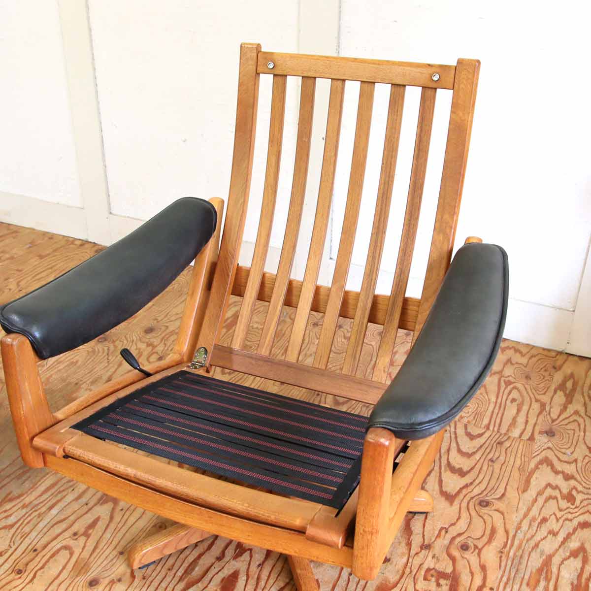 リードモブラー / LIED MOBLER リクライニングチェア &オットマン 本革張り 北欧 中古