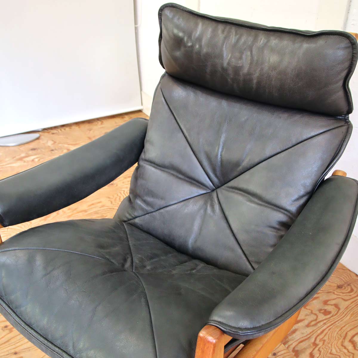 リードモブラー / LIED MOBLER リクライニングチェア &オットマン 本革張り 北欧 中古