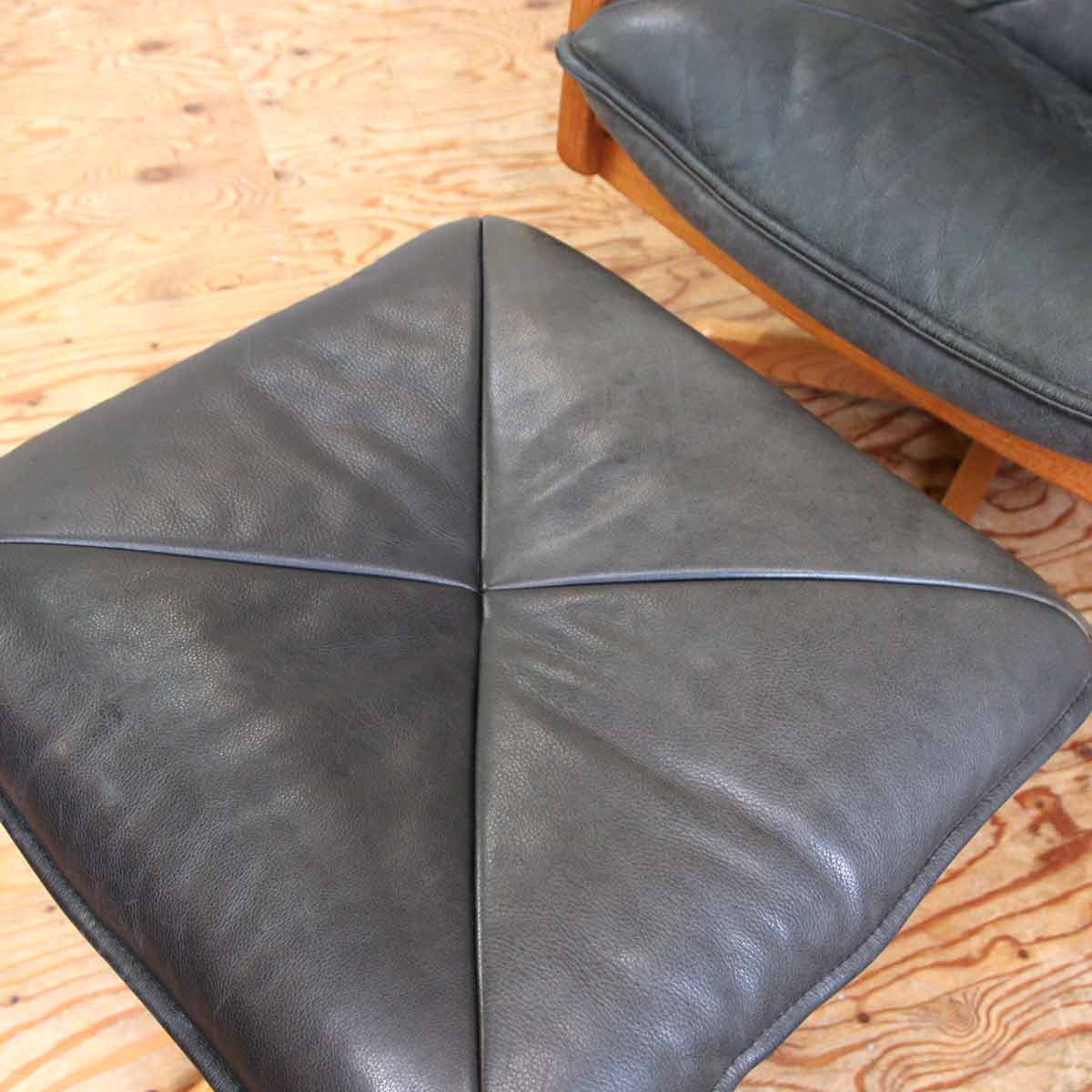 リードモブラー / LIED MOBLER リクライニングチェア &オットマン 本革張り 北欧 中古