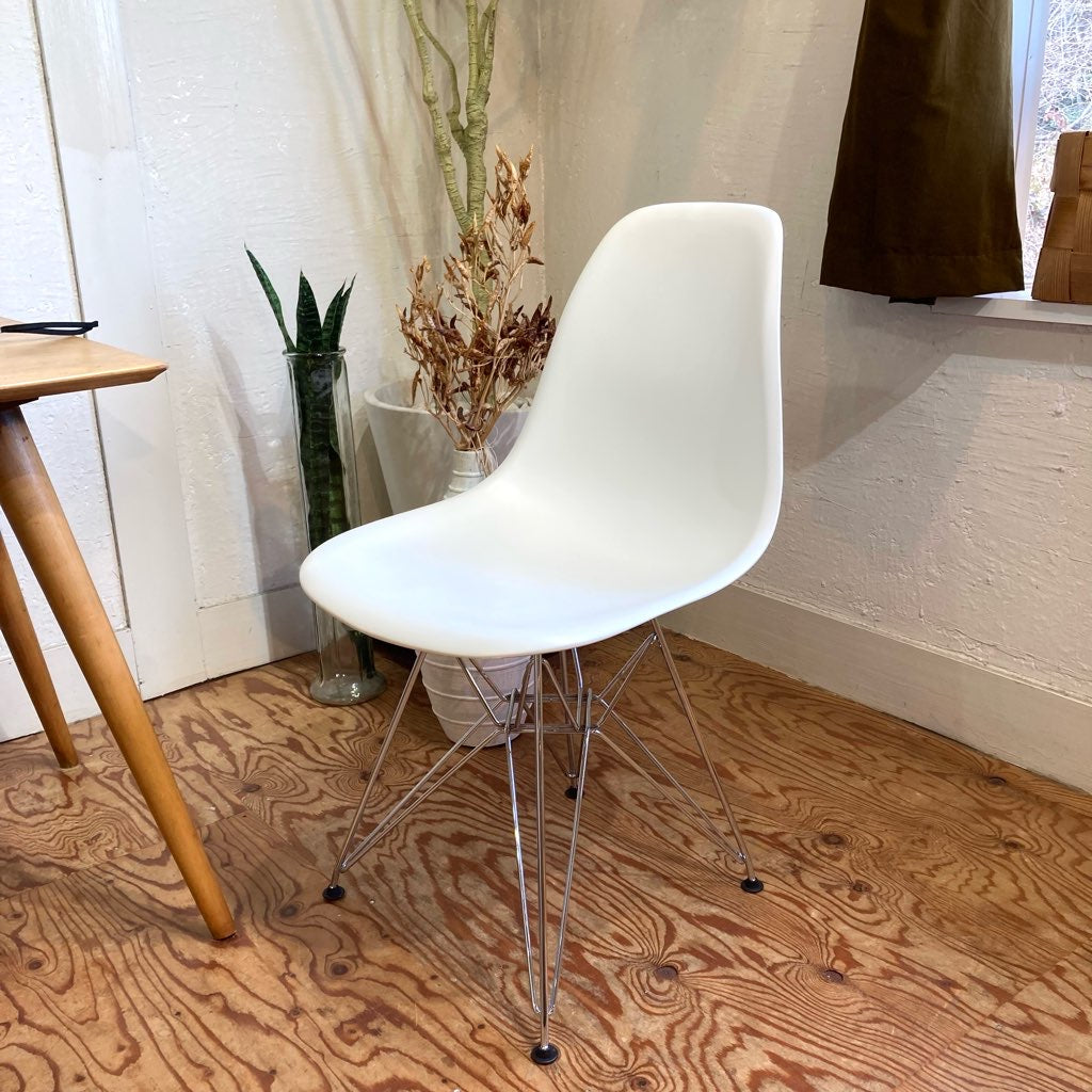 ハーマンミラー / Herman Miller ヴィトラ / Vitra サイドシェルチェア ホワイト エッフェルベース チャールズ&レイ・イームズ 中古