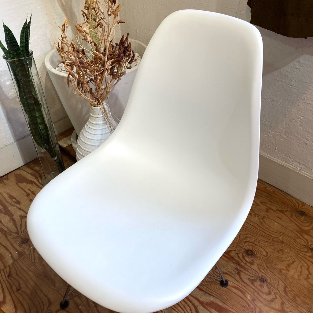 ハーマンミラー / Herman Miller ヴィトラ / Vitra サイドシェルチェア ホワイト エッフェルベース チャールズ&レイ・イームズ 中古