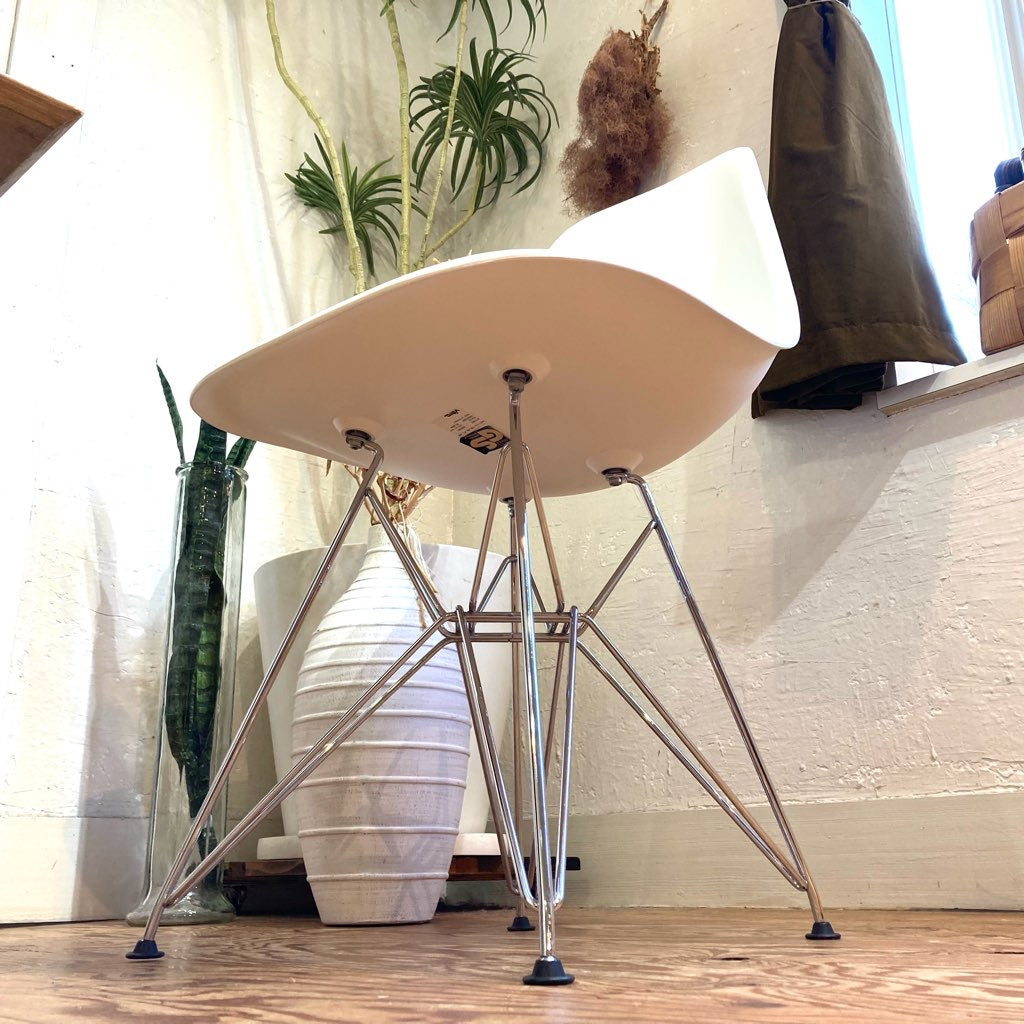 ハーマンミラー / Herman Miller ヴィトラ / Vitra サイドシェルチェア ホワイト エッフェルベース チャールズ&レイ・イームズ 中古