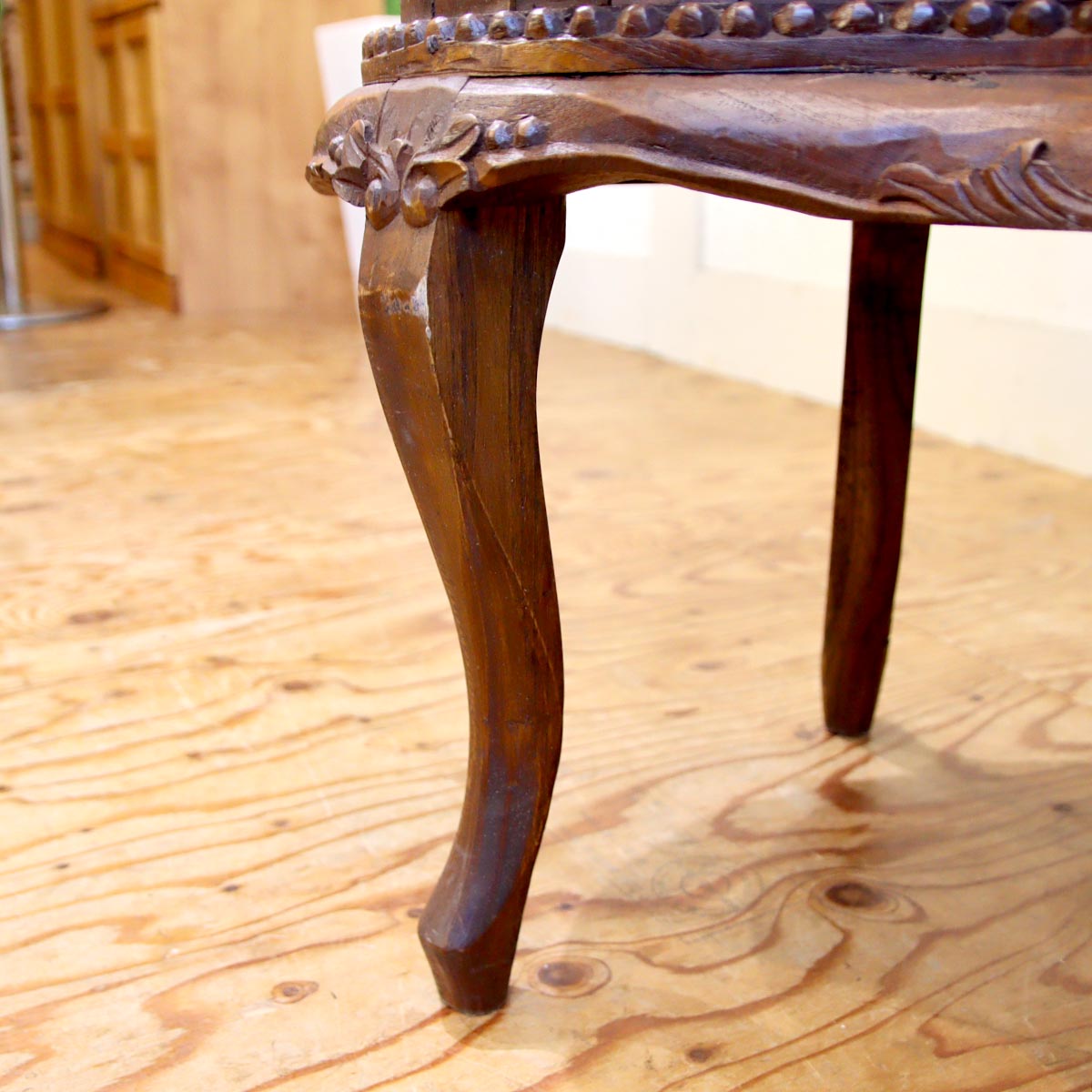 チーク材 飾り棚 クラシックなショーケース アジアン調 アンティーク調 中古