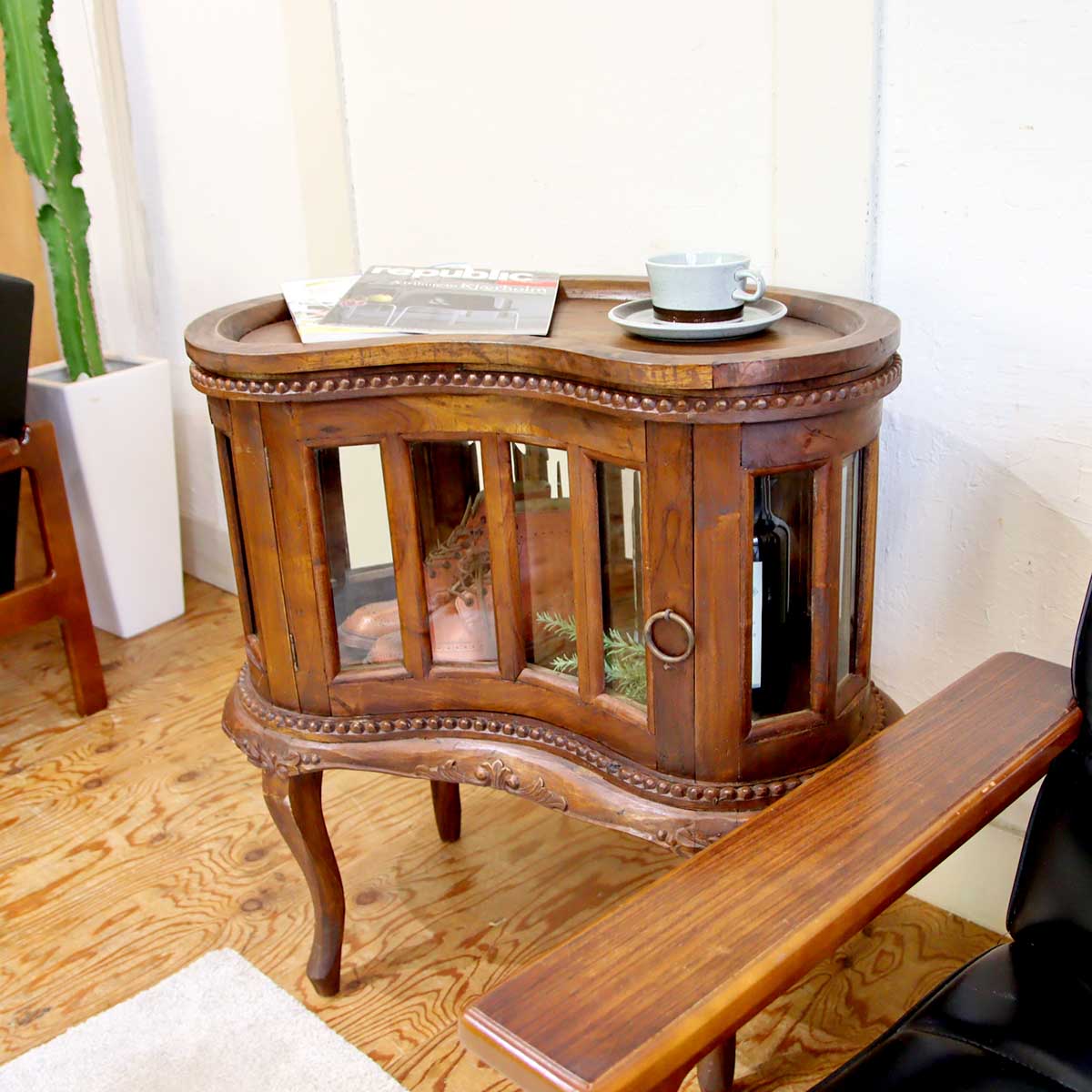 チーク材 飾り棚 クラシックなショーケース アジアン調 アンティーク調 中古