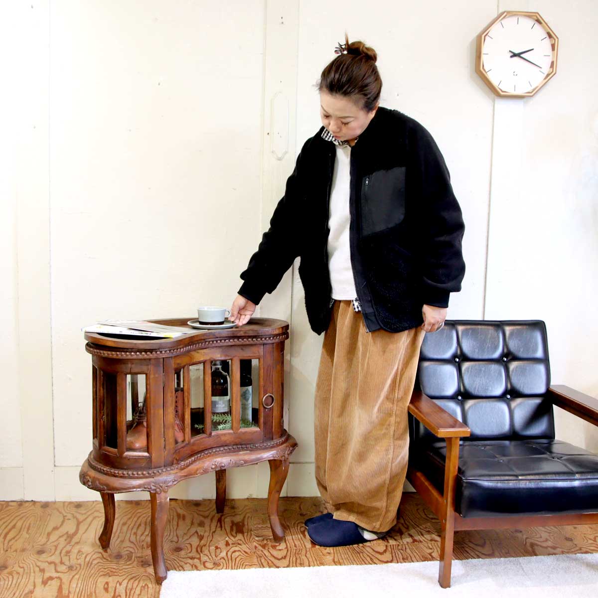 チーク材 飾り棚 クラシックなショーケース アジアン調 アンティーク調 中古