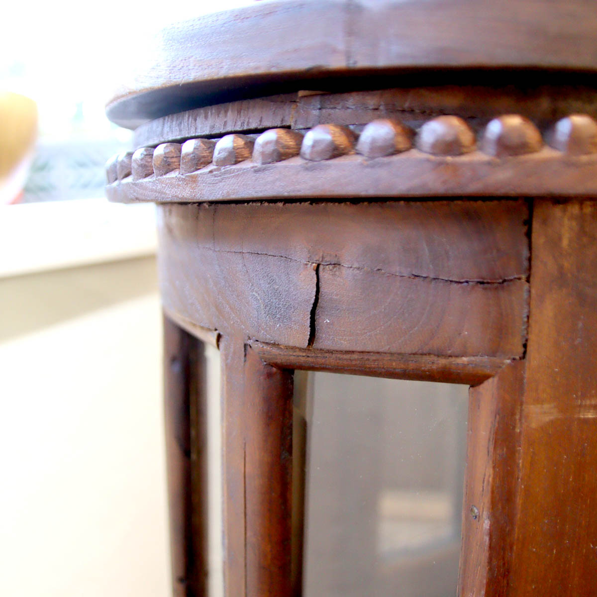 チーク材 飾り棚 クラシックなショーケース アジアン調 アンティーク調 中古