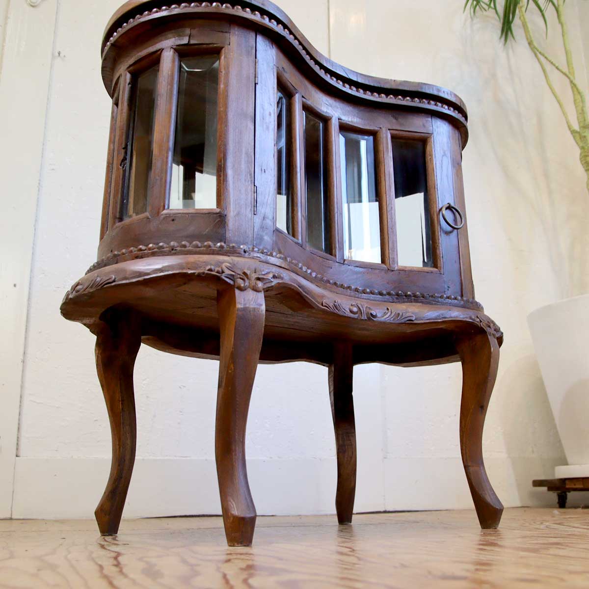 チーク材 飾り棚 クラシックなショーケース アジアン調 アンティーク調 中古