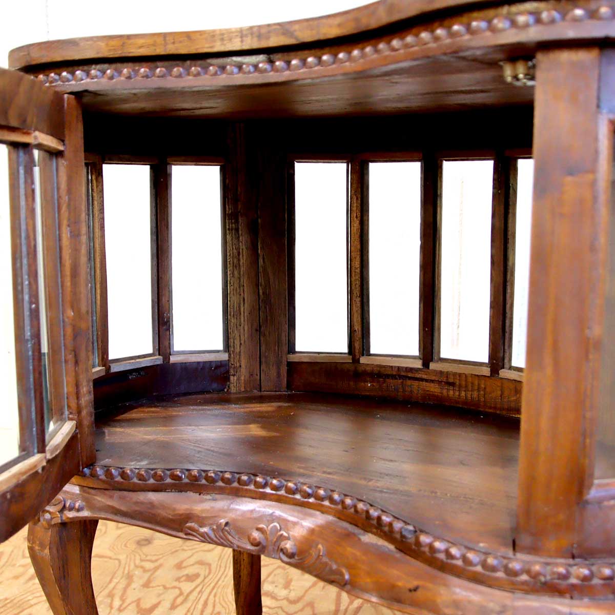 チーク材 飾り棚 クラシックなショーケース アジアン調 アンティーク調 中古