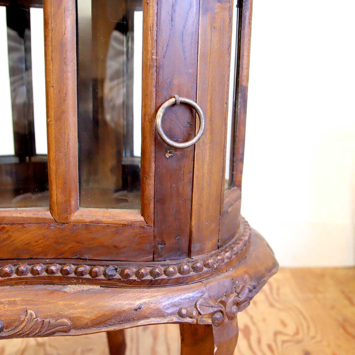 チーク材 飾り棚 クラシックなショーケース アジアン調 アンティーク調 中古