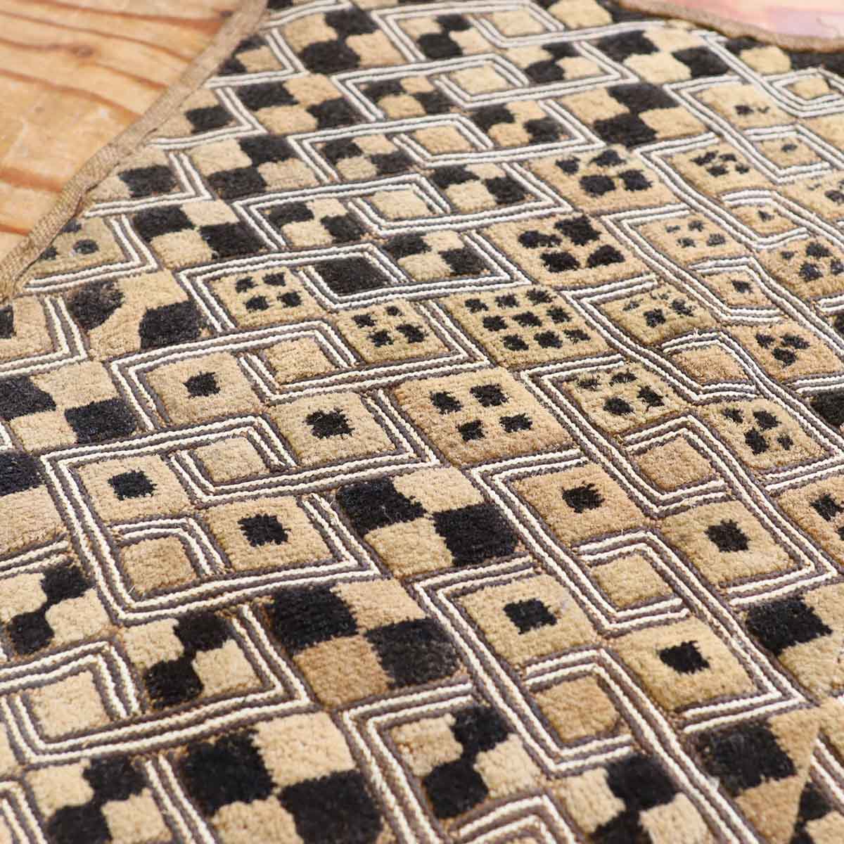 草ビロード 刺繍布 敷物 織物 クバ王国ショワ族 民族 中古