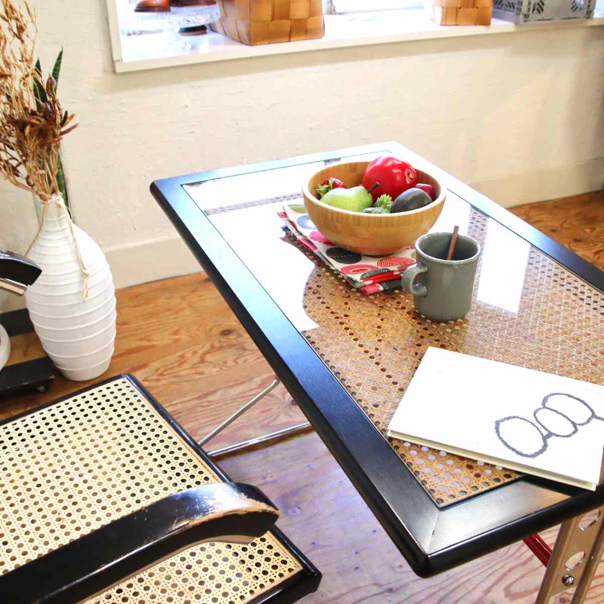 籐張り ガラステーブル ポストモダンなカフェテーブル ラタン 中古