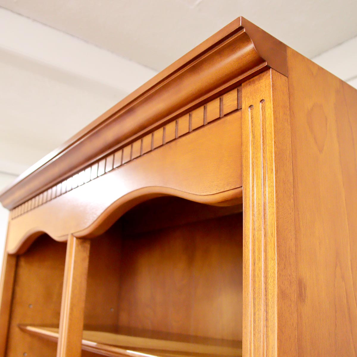 横浜ダニエル 書棚 オープン クラシック家具 本棚 ブックシェルフ 飾り棚 中古