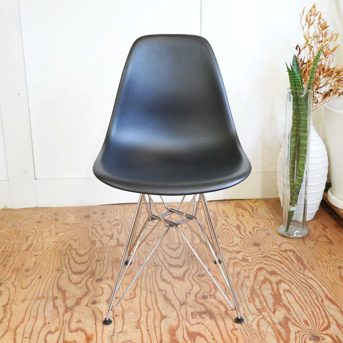 ハーマンミラー / Herman Miller サイドシェルチェア ブラック チャールズ&レイ・イームズ エッフェルベース 中古